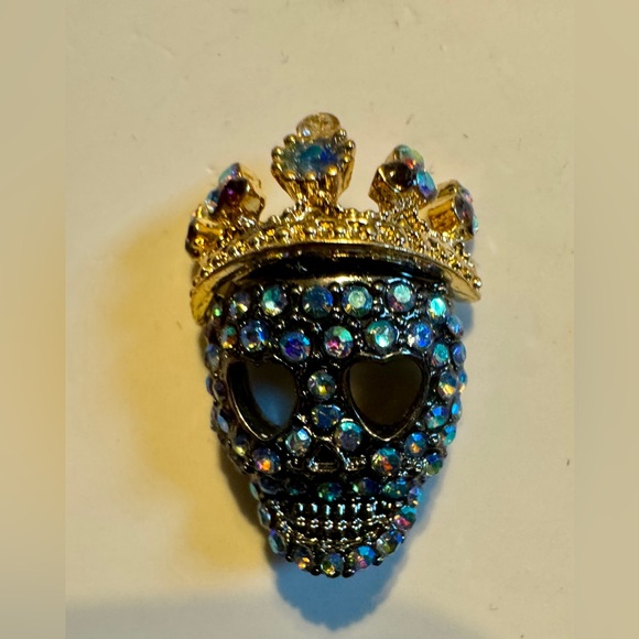 Betsy Johnson Gold & Hematite Tone Pave Crystal Skeleton King Stud Earrings/ NIB - Picture 7 of 7